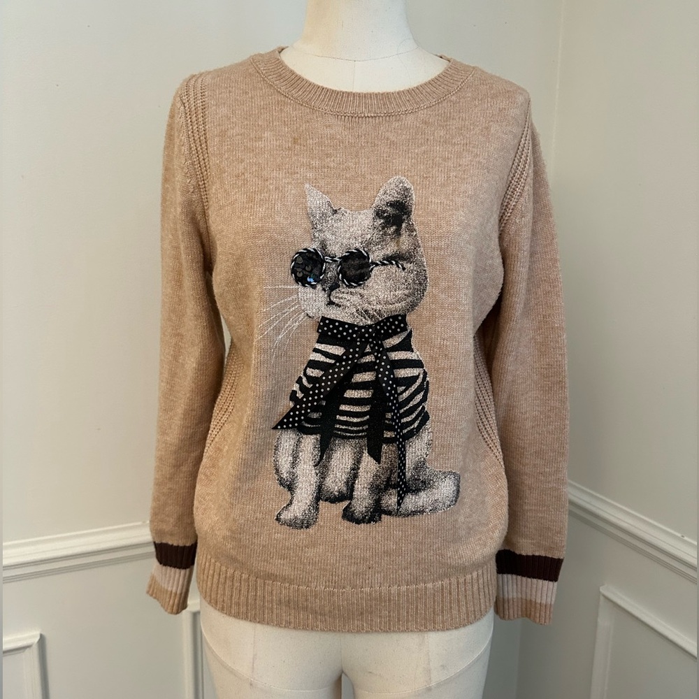 Stylish Cat Sweater with Black and Tan Design